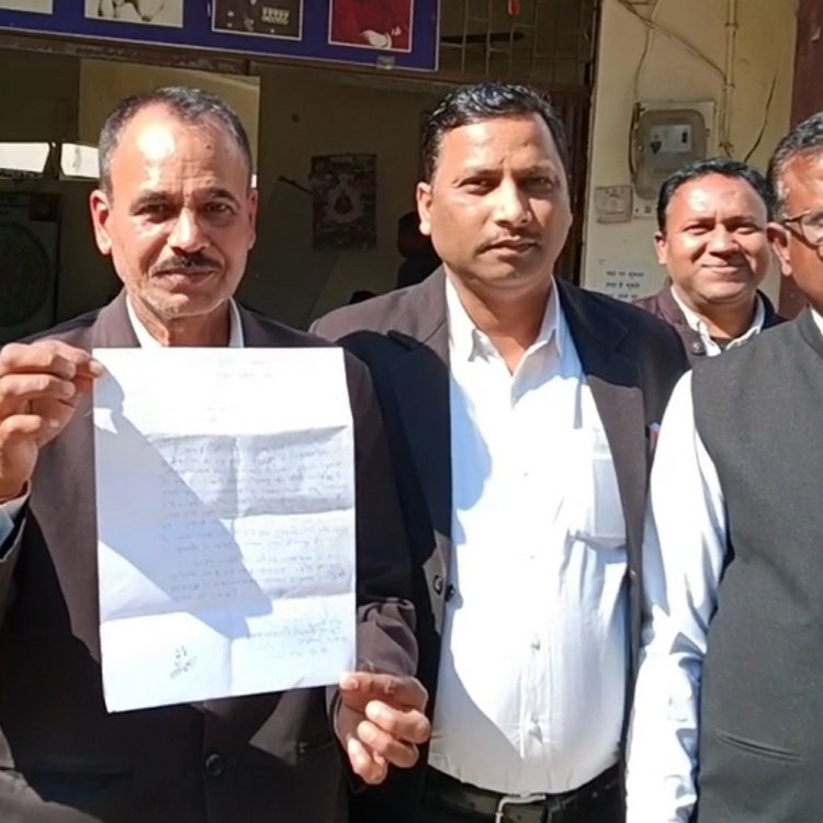 थाने पहुंचकर अधिवक्ता संघ ने दी आंदोलन की चेतवानी:पुलिस बोली-चोरों के मामले में वकील भी सख्ती बरतें