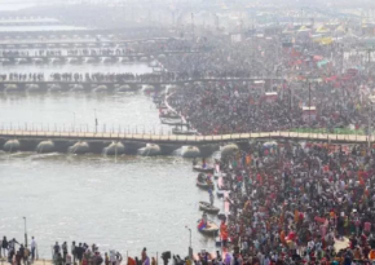 पांटून पुल बंद किए जाने से महाकुंभ मेले में श्रद्धालु परेशान