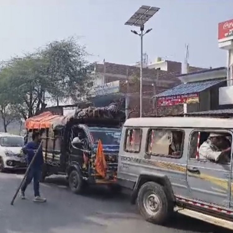 अयोध्या-प्रयागराज हाईवे पर फिर जाम:दुर्गापुर से रामगंज तक सैकड़ों वाहन फंसे, धीरे-धीरे निकलवाया जा रहा