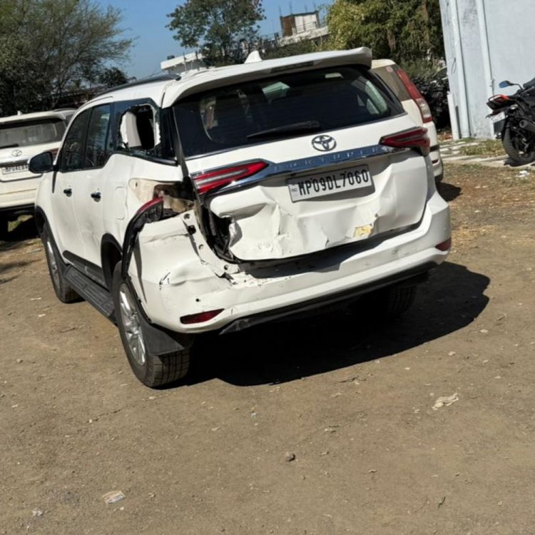 पीसीसी अध्यक्ष की कार को ट्रक ने मारी टक्कर:भोपाल-इंदौर हाईवे पर हादसा; वाहन क्षतिग्रस्त, बाल-बाल बचे पटवारी