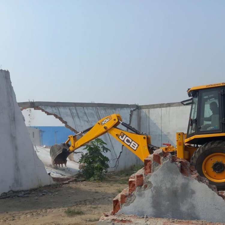 गाजियाबाद में अवैध निर्माण पर बड़ी कार्रवाई:जीडीए ने 20 हजार वर्ग गज में फैली दो कॉलोनियां और एक भवन किया ध्वस्त