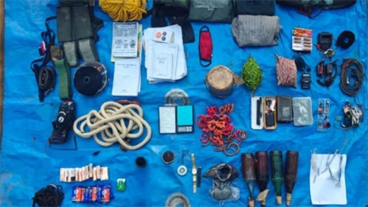 नक्सलियों के इरादे नेस्तानाबूत, डेटोनेटर, नक्सली काली वर्दी, IED समेत कई उपकरण जब्त