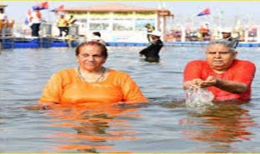 उपराष्ट्रपति धनखड़ ने परिवार संग लगायी संगम में डुबकी