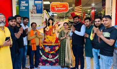 बसंत पंचमी पर भोपाल में माँ सरस्वती की पूजा:वैश्य महासम्मेलन की युवा इकाई ने नारायण नगर में की मूर्ति स्थापना