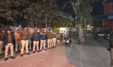 रतलाम पुलिस का चेकिंग अभियान:जेल वाहन लेकर उतरी सड़क पर, बेवजह घूमने वालों को दी हिदायत