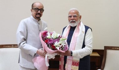 प्रधानमंत्री मोदी से राज्यपाल डेका ने सौजन्य भेंट की