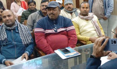 सतना में रिटायर्ड एएसआई से 30 हजार की ठगी:पेंशन लेकर लौट रहे थे, ठग बोले- कपड़ों पर गंदगी लगी है, साफ कर लें