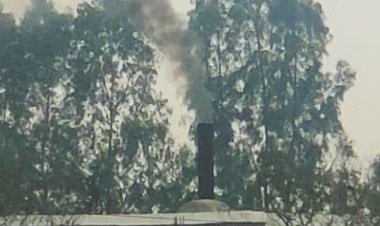 मुज़फ्फरनगर में बीजेपी नेता के रिश्तेदार पर कार्रवाई:बिना NOC अवैध तरीके से चल रही फैक्ट्री , जलता मिला प्रतिबंधित पॉलीथिन वेस्ट