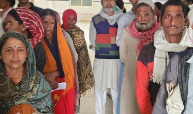 जिला अस्पताल में डेढ़ घंटे खड़े रहे मरीज:समय पर नहीं पहुंचे ड्यूटी डॉक्टर; कलेक्टर ने दिए जांच के आदेश