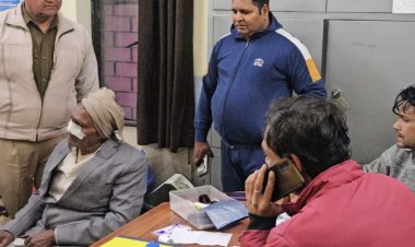 बारात से लौट रही बस ट्रक से टकराई:दूल्हे की बहन समेत 11 बाराती घायल, 4 की हालत गंभीर; सीएचसी से रेफर