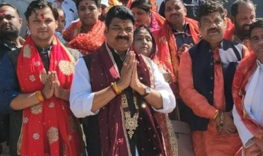 मैहर पहुंचे खाद्य नागरिक आपूर्ति मंत्री गोविंद सिंह:महाकुंभ स्नान के बाद किए मां शारदा के दर्शन; विधायक से की विकास पर चर्चा