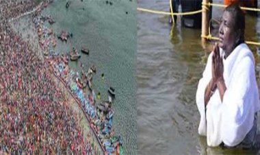 राष्ट्रपति द्रौपदी मुर्मू ने संगम में लगायी पुण्य की डुबकी