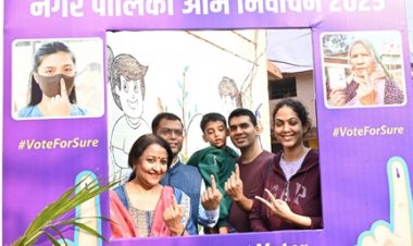 नगरीय निकाय निर्वाचन 2025 : राज्य निर्वाचन आयुक्त अजय सिंह ने किया अपने मताधिकार का प्रयोग