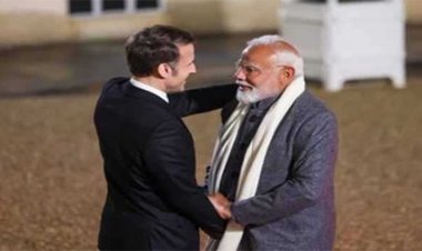 मोदी का मैक्रों ने एलिज़े पैलेस में किया गर्मजोशी से स्वागत