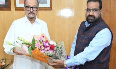 राज्यपाल डेका से कुलपति ने सौजन्य भेंट की