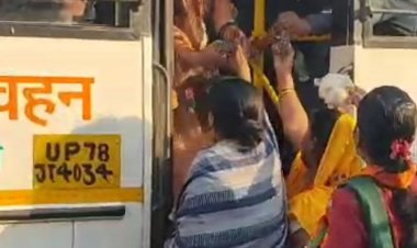 अयोध्या-प्रयागराज हाइवे पर लंबा जाम:भाजपा महिला मोर्चा की पहल, श्रद्धालुओं को बांटा पानी और नाश्ता