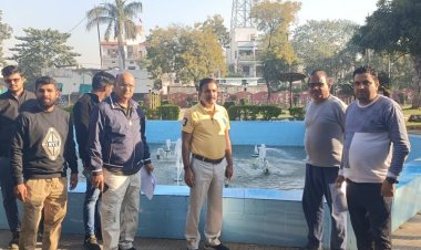 पार्क में टूटे उपकरण और गंदगी देख भड़के कमिश्नर:सिंगरौली नगर निगम कमिश्नर ने दिए तत्काल मरम्मत के आदेश; अधिकारियों को चेतावनी दी