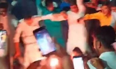 शब-ए-रात पर आतिशबाजी से मचा हड़कंप:मेरठ में जिला अस्पताल और कूड़े के पहाड़ में लगी आग, पुलिस की अपील बेअसर