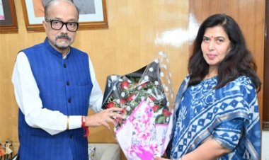 राज्यपाल डेका से पूर्व सांसद सुश्री पाण्डेय ने की सौजन्य भेंट