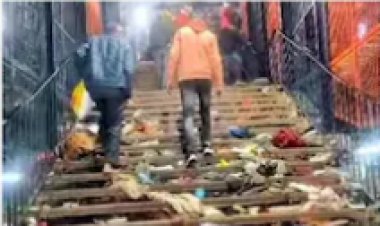 ‘हाथगाड़ी पर शव ढोए’: नयी दिल्ली रेलवे स्टेशन पर मौजूद कुली