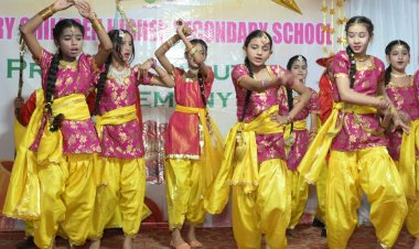 ग्लोरी चिल्ड्रन स्कूल में मेधावी छात्रों का सम्मान:बेटी बचाओ और नशा मुक्ति पर नाटक के मंचन ने जीता दिल