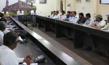 स्कूल बस हादसे के बाद कलेक्टर सख्त:बस संचालकों को हर महीने रिपोर्ट देने के निर्देश, नियम तोड़ने पर होगी कार्रवाई