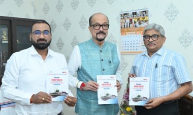 राज्यपाल डेका ने भौतिकी विषय पर लिखित पुस्तक का विमोचन किया