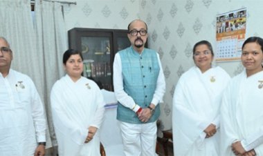 राज्यपाल डेका से प्रजापिता ब्रह्माकुमारी ईश्वरीय विश्वविद्यालय के संचालक ने की सौजन्य भेंट
