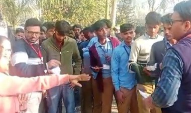 रामपुर में 72 केंद्रों पर यूपी बोर्ड परीक्षा:48 हजार से ज्यादा परीक्षार्थी शामिल, वेबकास्टिंग से निगरानी