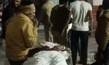 एटा में बाइक डिवाइडर से टकराई:हादसे में एक की मौत; दो घायल, जिला अस्पताल में भर्ती