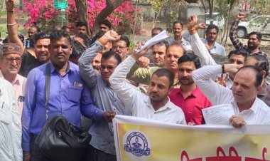 सहकारिता कर्मचारियों का आंदोलन:आरोप- वेतनमान और 60% पदों पर भर्ती का वादा नहीं निभाया, 5 मार्च को CM आवास पर धरना