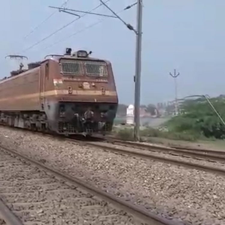 हरदोई में व्यक्ति ने ट्रेन के आगे कूदा:सिर धड़ से अलग, चेहरा बुरी तरह खराब; परिजनों ने की पहचान