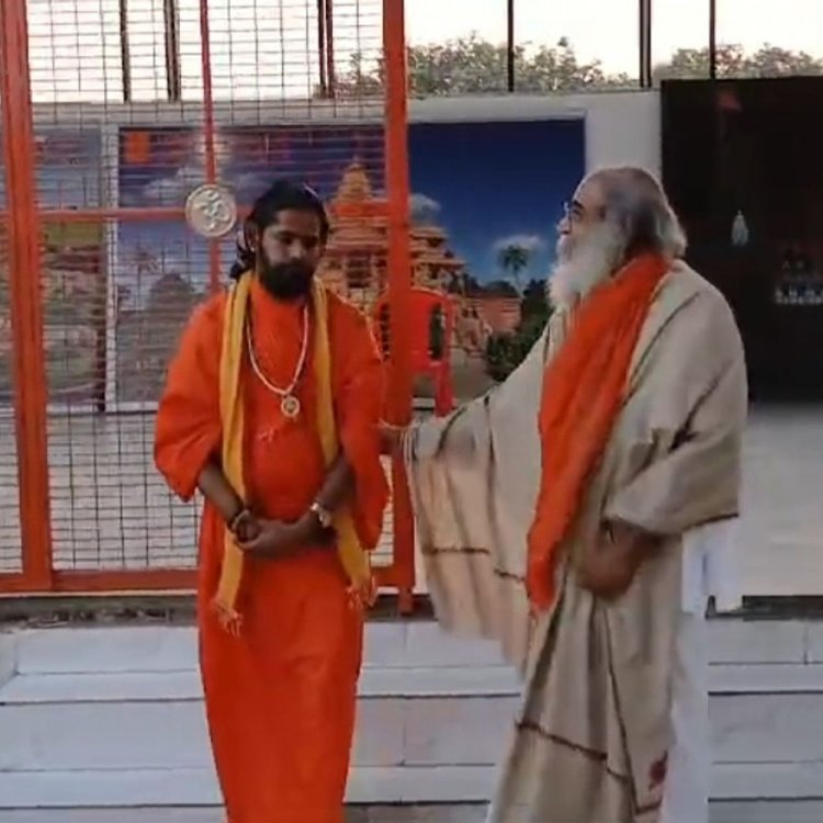 महाकुंभ पर आचार्य प्रमोद कृष्णम् की नसीहत:संभल में बोले- सरकार को घेरो, गिद्धों की तरह लाशों पर राजनीति मत करो