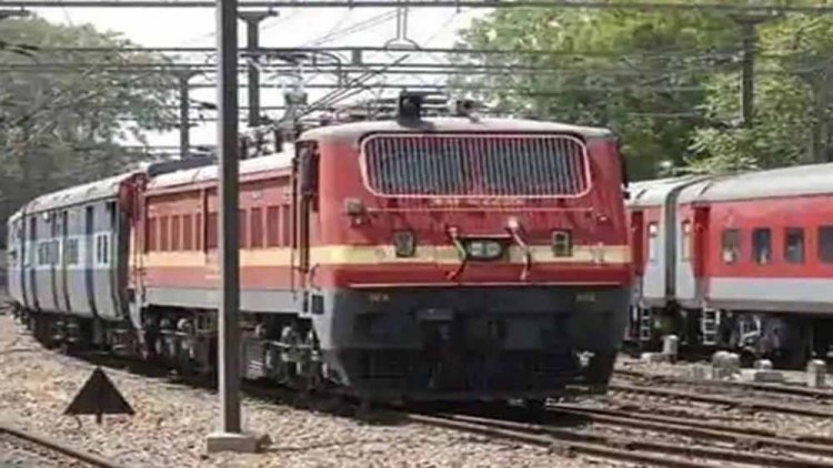 श्रद्धालुओं के लिए अच्छी खबर: कल से दौड़ेगी विशाखापत्तनम-गोरखपुर कुंभ मेला स्पेशल ट्रेन