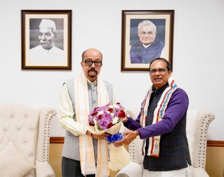 भारत के कृषि और किसान कल्याण मंत्री चौहान से राज्यपाल  डेका ने सौजन्य भेंट की