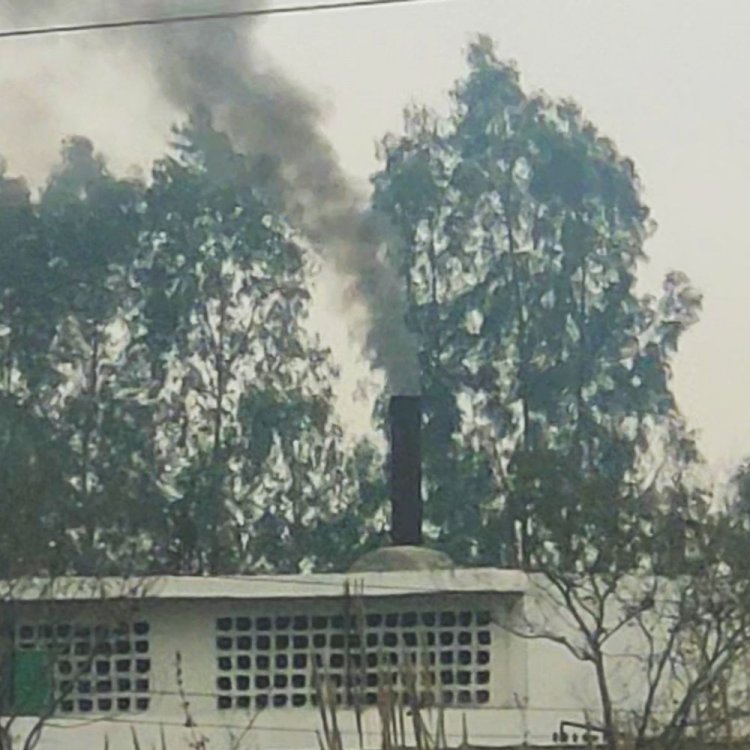 मुज़फ्फरनगर में बीजेपी नेता के रिश्तेदार पर कार्रवाई:बिना NOC अवैध तरीके से चल रही फैक्ट्री , जलता मिला प्रतिबंधित पॉलीथिन वेस्ट