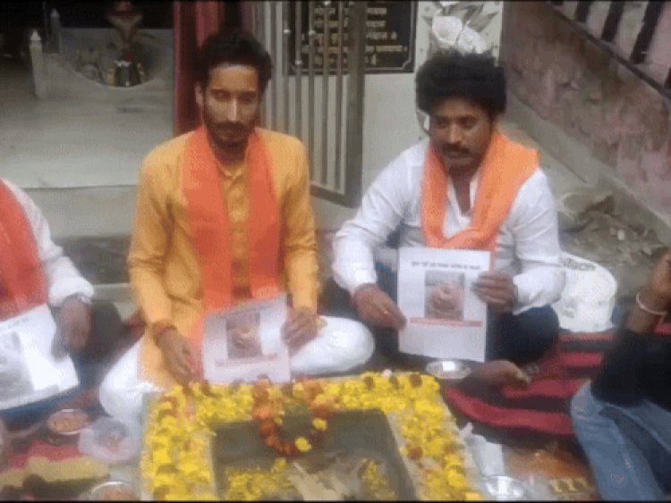 हिन्दू संगठन ने काशी में किया आसुरी शक्तियां की नाश-यज्ञ:मुलायम की मूर्ति कुंभ से हटाने की उठी मांग,रोशन पाण्डेय ने शिविर में मुसलमानों के होने का किया दावा