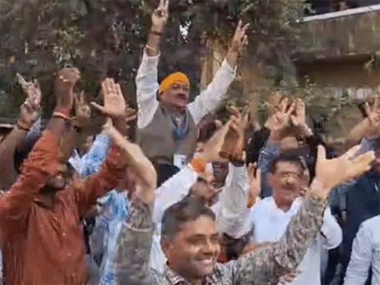 वोटिंग के आखिरी समय में हंगामा:रायपुर में ढेबर-गिदवानी समर्थकों में झड़प