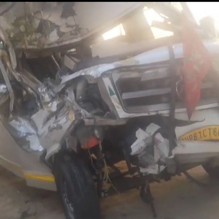 बस की डंपर से टक्कर 2 की मौत, 10 घायल:जौनपुर में ड्राइवर को नींद आने से हुआ हादसा, अयोध्या जा रहे थे श्राद्धालु