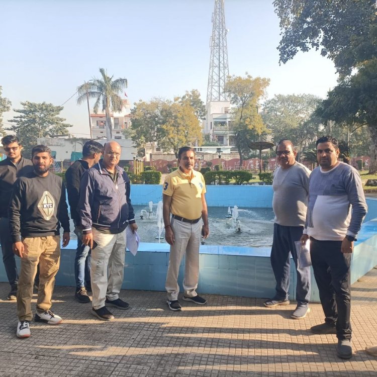 पार्क में टूटे उपकरण और गंदगी देख भड़के कमिश्नर:सिंगरौली नगर निगम कमिश्नर ने दिए तत्काल मरम्मत के आदेश; अधिकारियों को चेतावनी दी