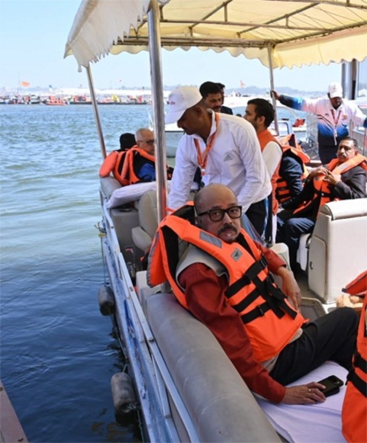 राज्यपाल डेका ने महाकुंभ के अवसर पर त्रिवेणी संगम में किया स्नान