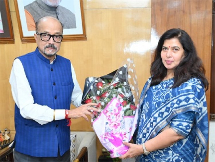 राज्यपाल डेका से पूर्व सांसद सुश्री पाण्डेय ने की सौजन्य भेंट