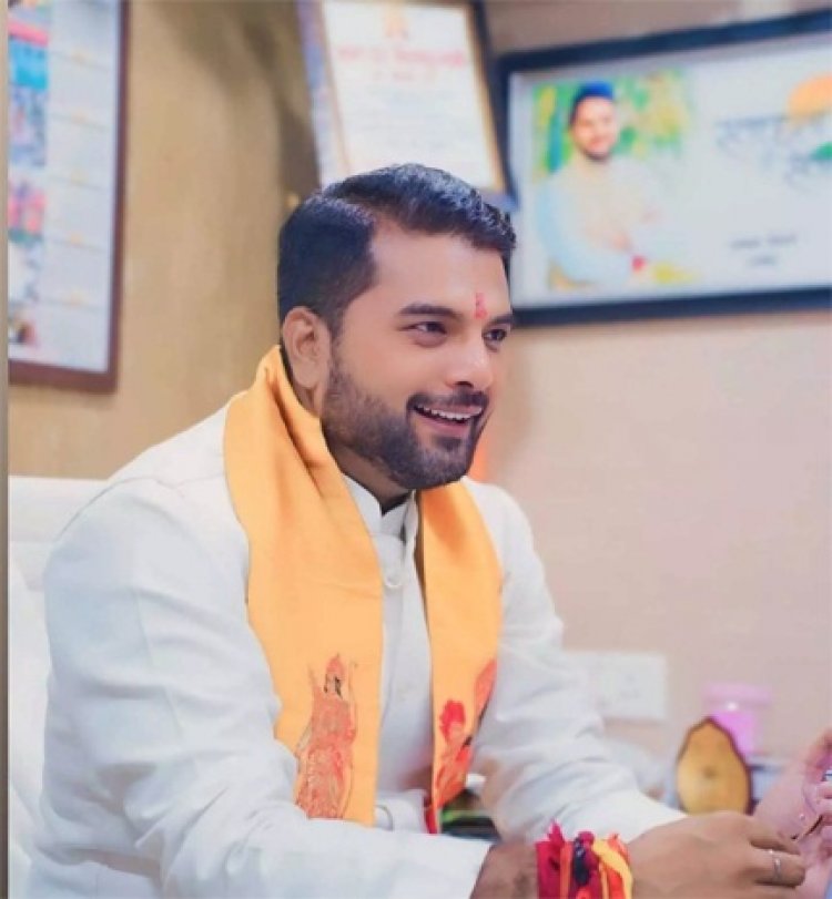 कांग्रेस से बागी होकर आकाश तिवारी ने बड़ी जीत दर्ज की