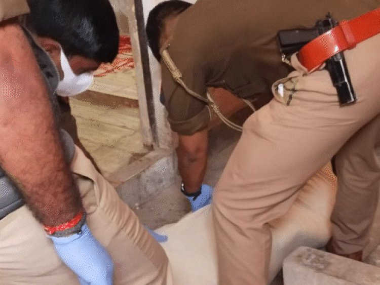 महाकुंभ स्नान करने आई महिला की हत्या:धारदार हथियार से गला काटा, बाथरूम में मिली लाश, पति-पत्नी बताकर किराए पर लिया था कमरा