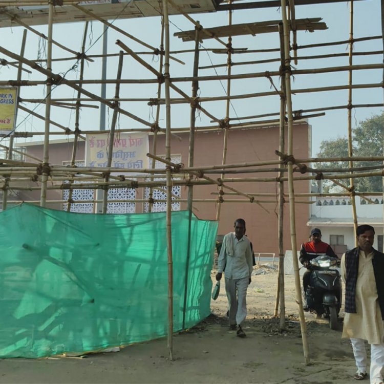 रेलवे स्टेशन के मेनगेट से पैदल आवाजाही चालू:नर्मदापुरम में भोपाल मंडल के अधिकारियों यात्रियों की परेशानी पर लिया संज्ञान