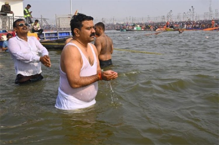 उप मुख्यमंत्री विजय शर्मा त्रिवेणी संगम में स्नान कर की सर्वकल्याण की कामना…