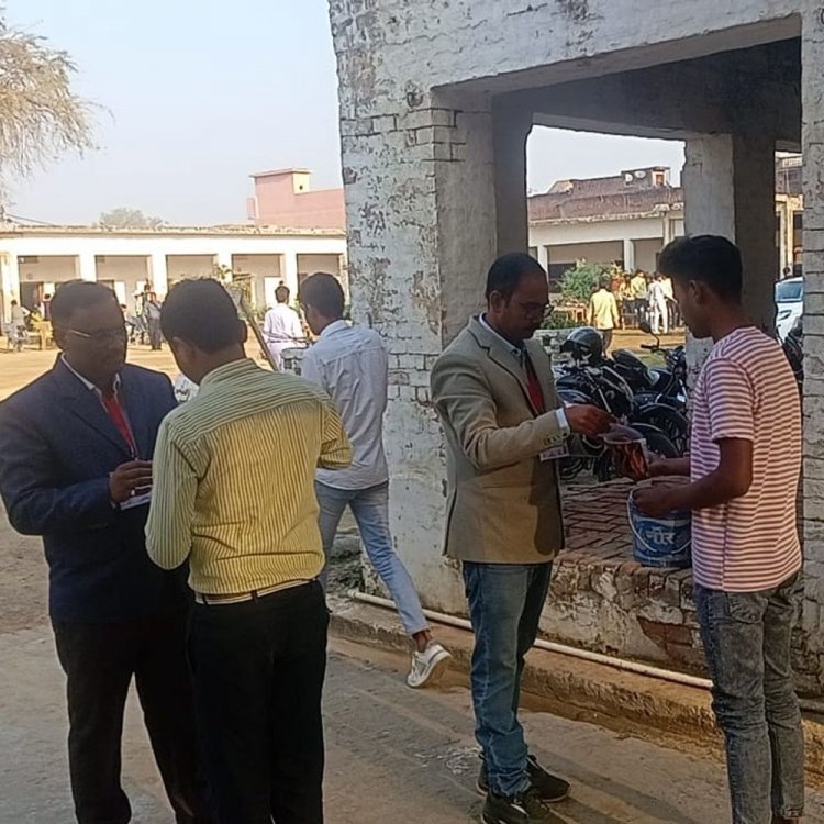 फतेहपुर में 114 केंद्रों पर यूपी बोर्ड परीक्षा शुरू:65 हजार से ज्यादा छात्र-छात्रा देंगे एग्जाम, 7 सचल दल की तैनाती