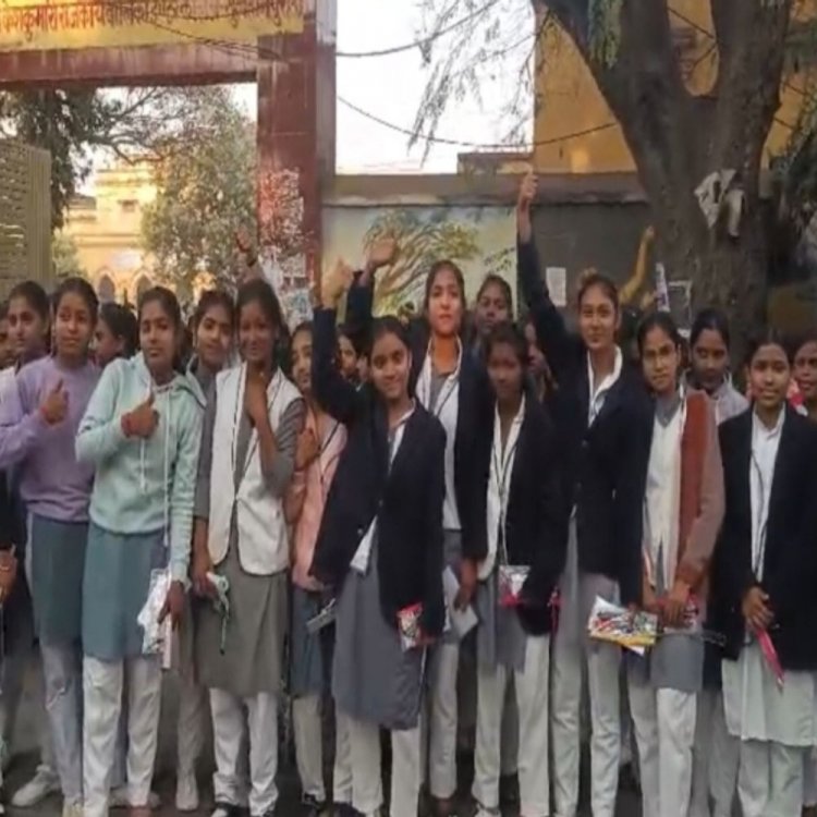 सुल्तानपुर में 127 केंद्रों पर यूपी बोर्ड परीक्षा शुरू:79 हजार छात्र देंगे एग्जाम, हर केंद्र पर स्टेटिक मजिस्ट्रेट की तैनाती