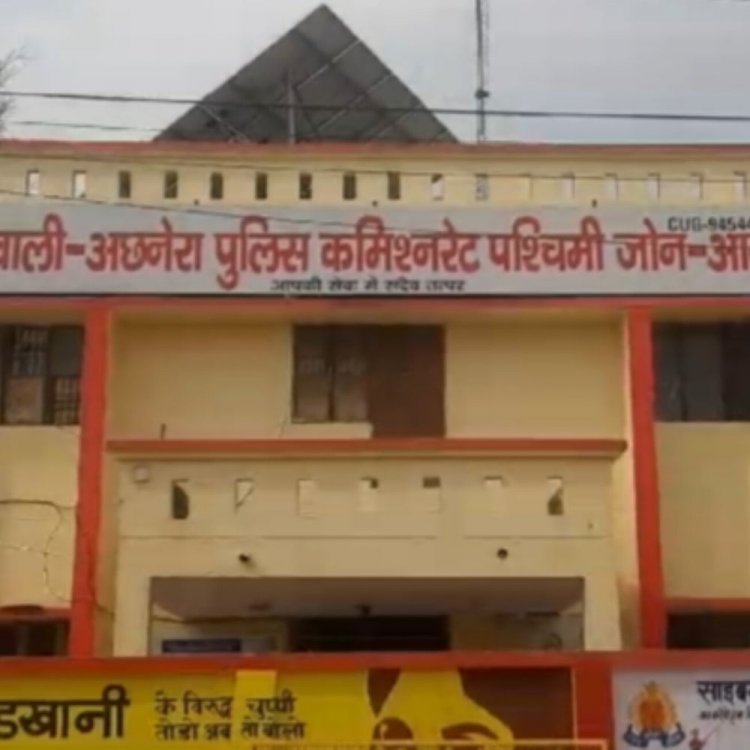 आगरा में 35 भैंसों से भरी केंटर पकड़ी:पशुओं को क्रूरता से एक-दूसरे पर बांधकर ले जाया जा रहा था, गाड़ी सीज