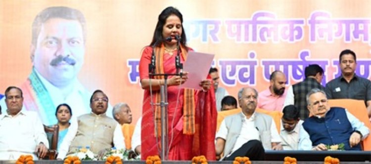 रायपुर की प्रथम नागरिक मीनल चौबे ने महापौर पद की शपथ ली, साथ ही 70 पार्षदों ने ली शपथ